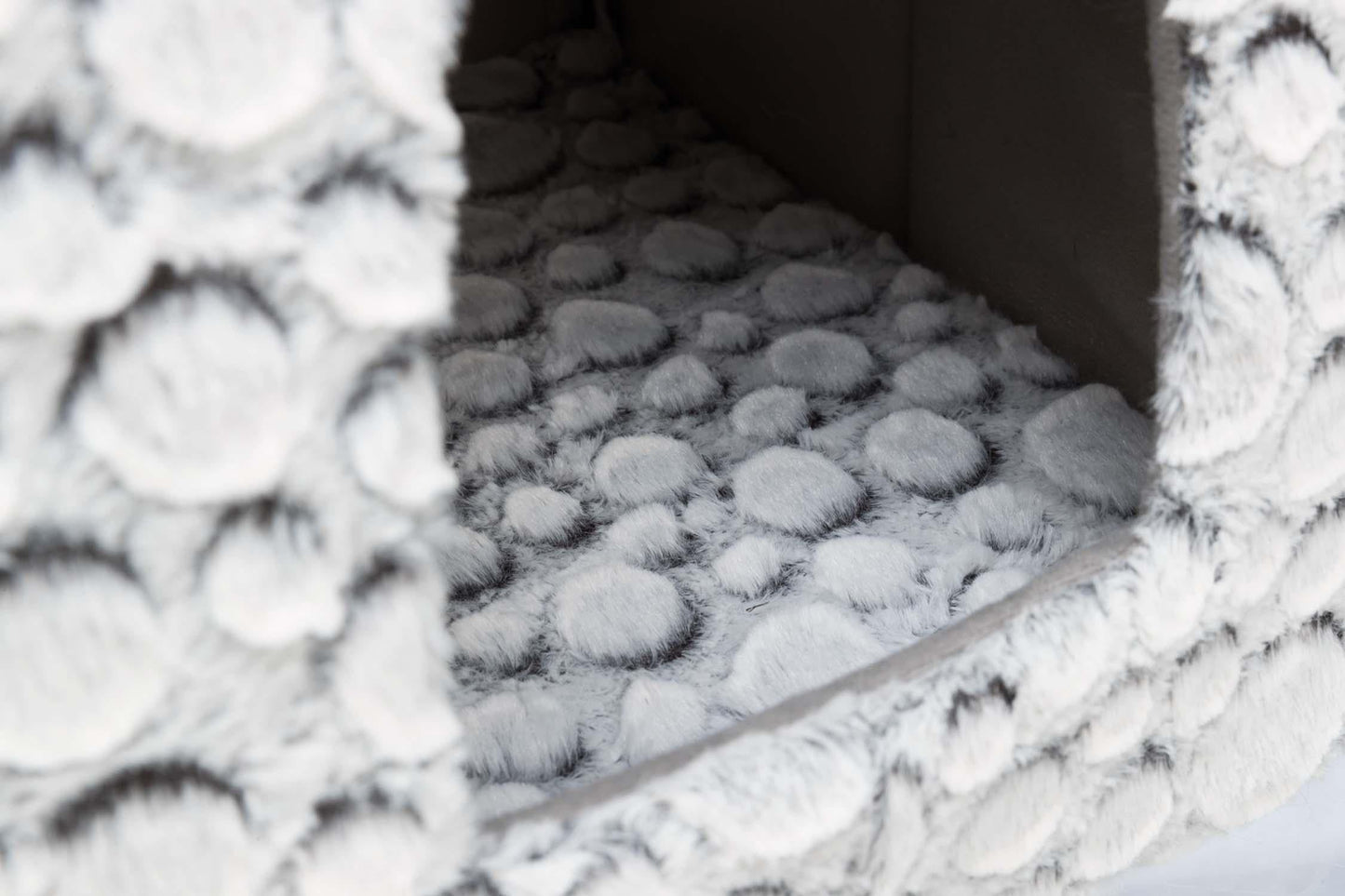 Trixie Mila igloo, plysch, 32 × 42 × 32 cm, vit-grå 